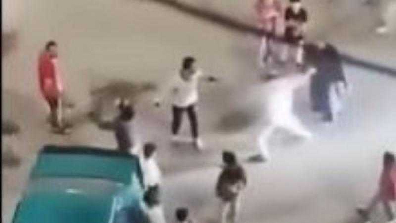 مشاجرة بالأسلحة البيضاء داخل محل ملابس في فيصل.. والأمن يتدخل