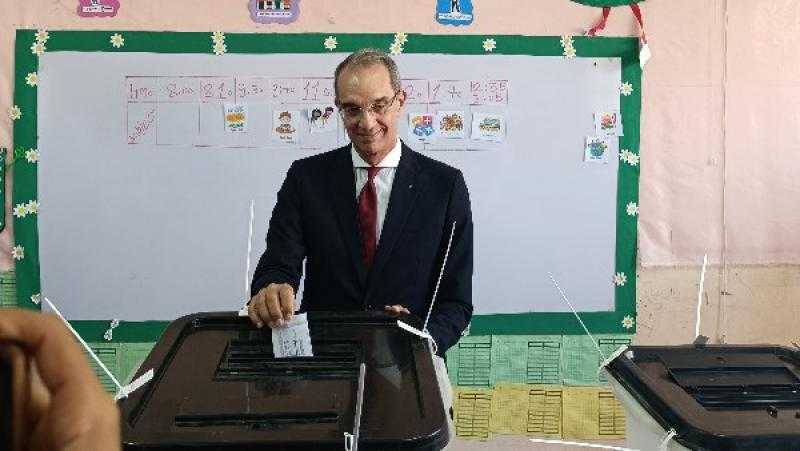 وزير الاتصالات يدلي بصوته في انتخابات مجلس النواب 2025