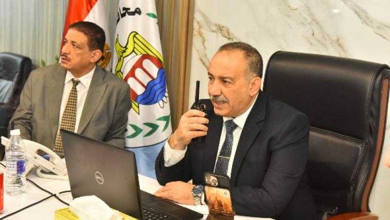 محافظ أسيوط يتابع انتخابات مجلس النواب 2025 من داخل مركز سيطرة الشبكة الوطنية