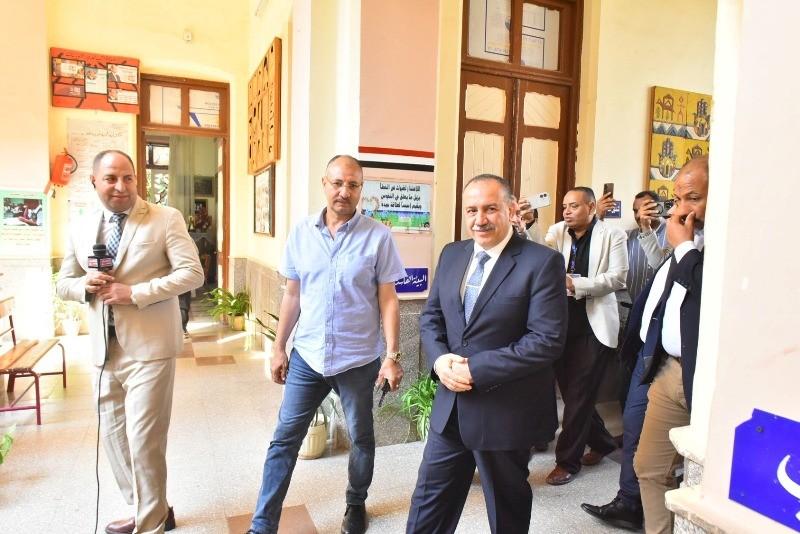 أجواء من الانضباط وإقبال متزايد.. محافظ أسيوط يتفقد لجان انتخابات النواب 2025| صور