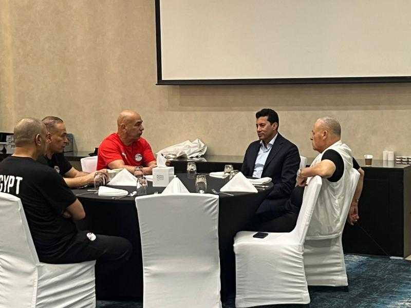 تفاصيل جلسة وزير الرياضة مع الجهاز الفني للمنتخب في وجود أبوريدة