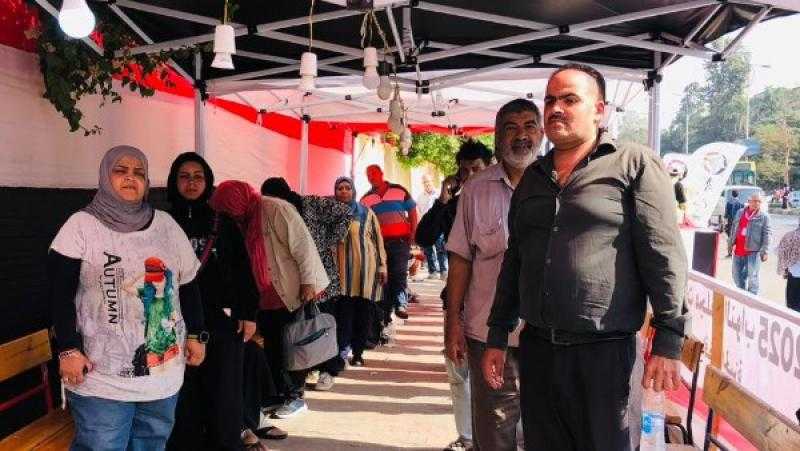 الناخبون يتوافدون على مدرسة الشهيد عامر عبدالمقصود بالدقي | صور