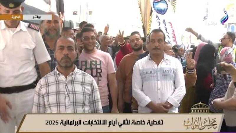 عروسان يدليان بأصواتهما بالانتخابات البرلمانية في البحيرة