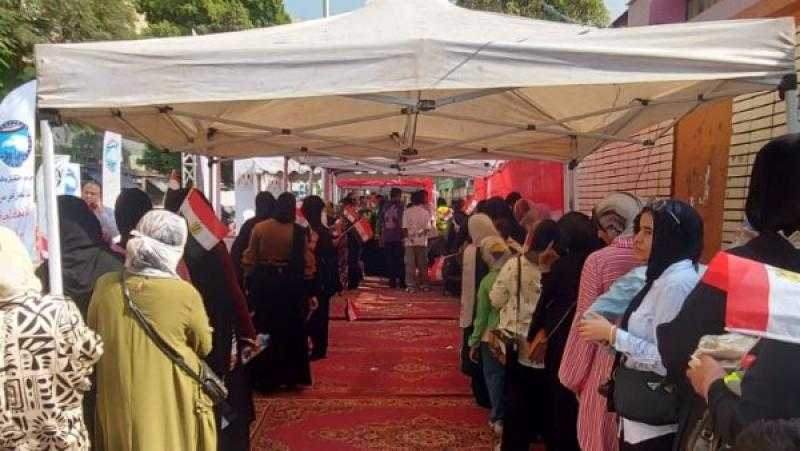 توافد الناخبين على لجنة مدرسة الفاروق عمر في ثاني أيام انتخابات مجلس النواب