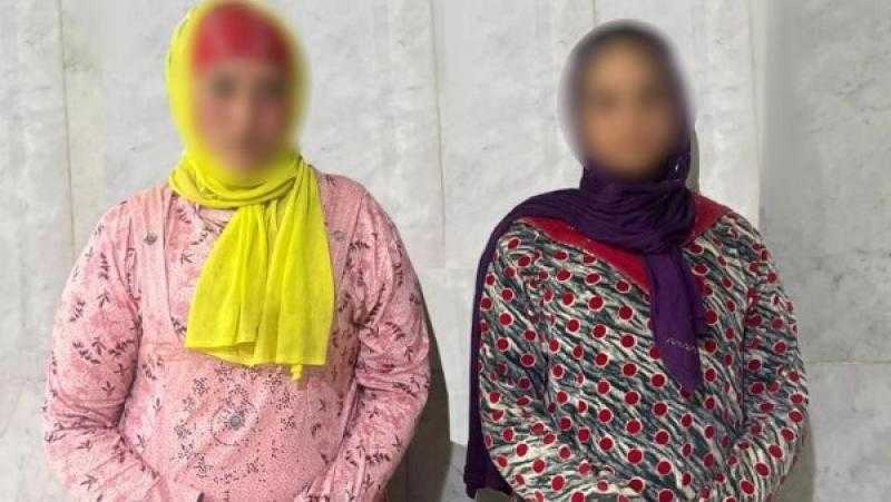 القبض على فتاتين سرقا هاتف محمول من موظف بالجيزة