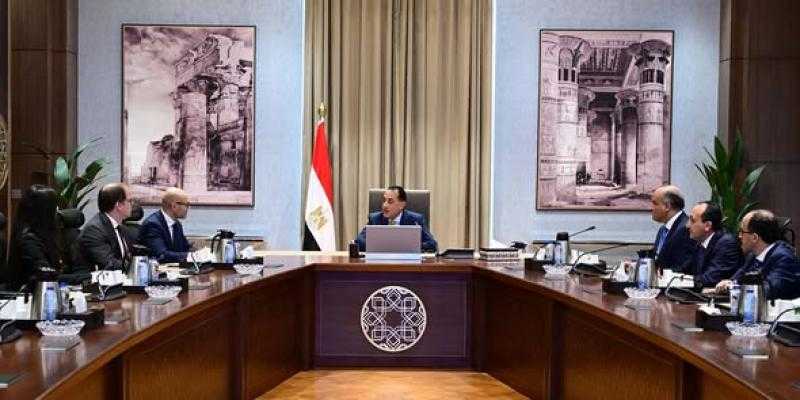 رئيس الوزراء يلتقي سكرتير عام المحكمة الدائمة للتحكيم