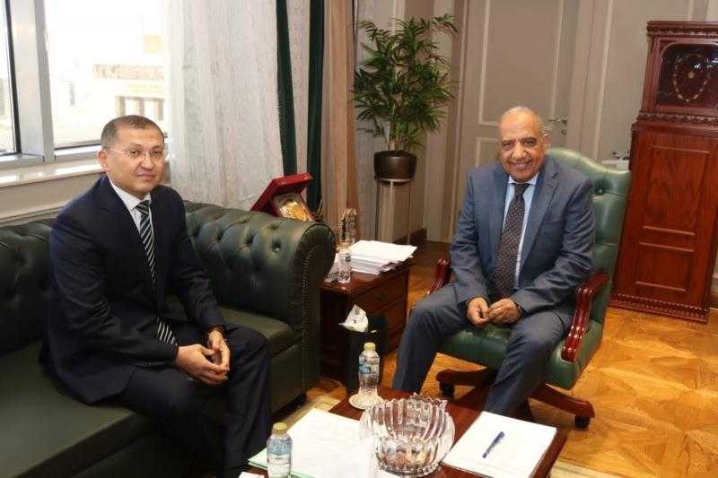 وزير الكهرباء يبحث مع سفير أوزبكستان فرص التعاون في الطاقة المتجددة