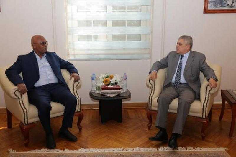 الفريق أسامة ربيع يبحث التعاون مع الموانئ البحرية السودانية في مجالات تطوير الموانئ والتدريب الفني