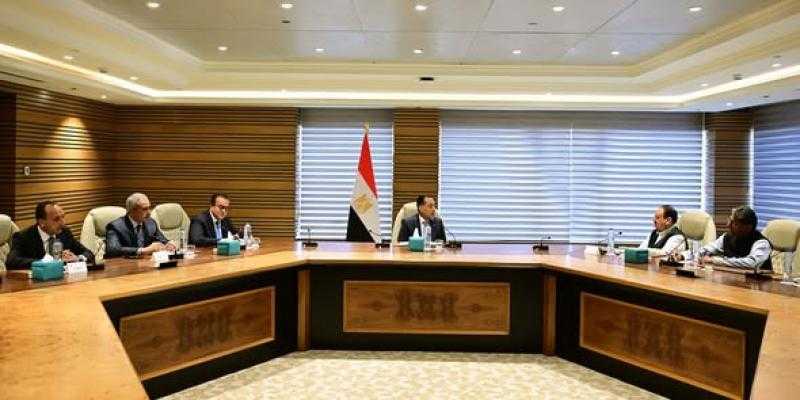 رئيس الوزراء يلتقى وزير الصحة والكيماويات والأسمدة الهندي