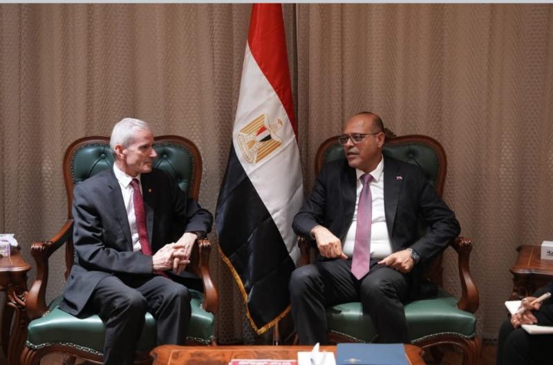 وزير العمل يبحث مع سفير ألبانيا سبل تعزيز التعاون المشترك وتوقيع مذكرة تفاهم بين البلدين.. وآليات تنقل الأيدي العاملة