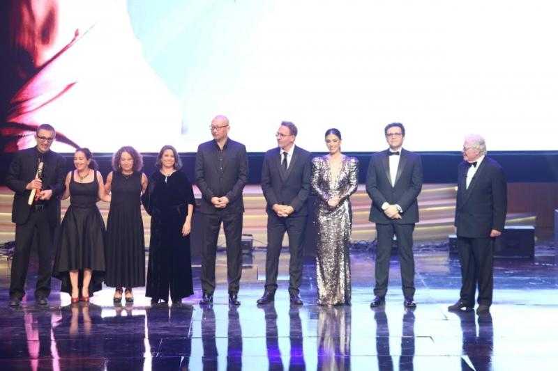 الفنان حسين فهمي: ستظل مصر بلد الحضارة ومهد الثقافة والفنون ومنارة القيم الإنسانية عبر العصور