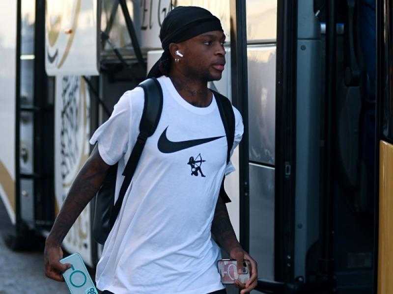 مدحت شلبي يهاجم شيكو بانزا: «بيجري وهو مش عارف رايح فين»