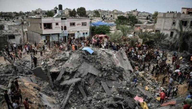 عضو المجلس الوطني الفلسطيني: أهل غزة يعيشون حربا من نوع آخر.. الموت قائم والخراب مستمر