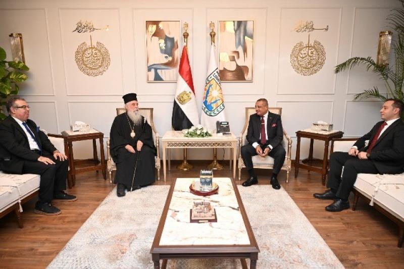 محافظ جنوب سيناء يستقبل مطران الروم الأرثوذكس.. صور