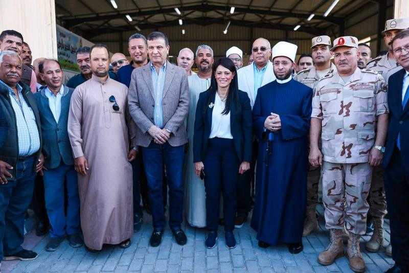 وزراء التخطيط والزراعة والأوقاف يتفقدون المركز الزراعي المتكامل بسهل القاع