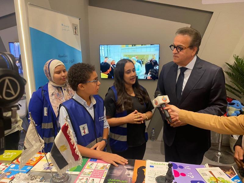 «وزير الصحة والسكان» يشيد بجهود المجلس القومي للطفولة والأمومة خلال زيارته لجناحه في المؤتمر العالمي للسكان والصحة والتنمية