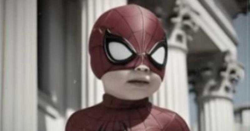 وصول الطفل ياسين إلى محكمة جنايات دمنهور مرتديا ملابس سبايدر مان