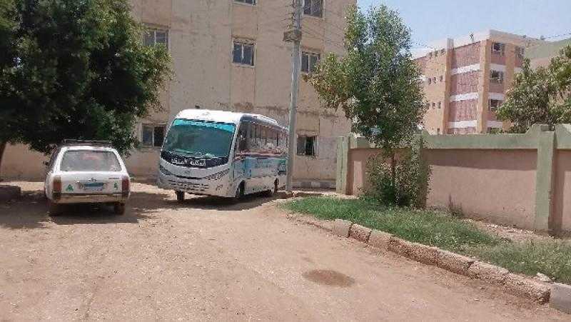 محافظ أسيوط: الأتوبيس المتنقل لمكتبة مصر العامة بالمحافظة ينشر المعرفة في القرى والمراكز