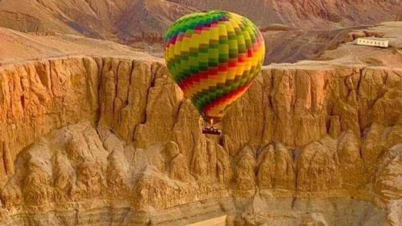 بسبب سرعة الرياح.. إلغاء رحلات البالون الطائر بالأقصر حفاظًا على سلامة السائحين