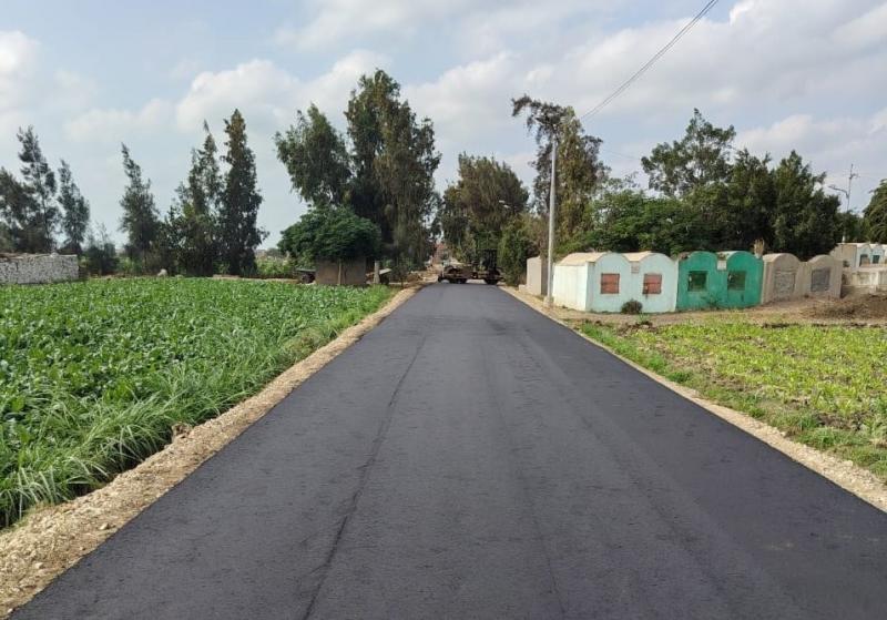 الانتهاء من أعمال الرصف بطريق منشأة سلامة الهجين بمركز الرياض في كفر الشيخ