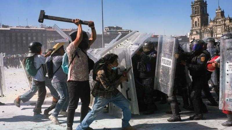 احتجاجات ”الجيل Z” تشعل شوارع مكسيكو.. 120 جريحا وانتقادات لــ”شينباوم”