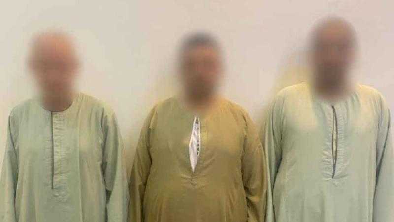 القبض على المتهمين بترويج شائعة عن تزوير الانتخابات في المنيا | صور