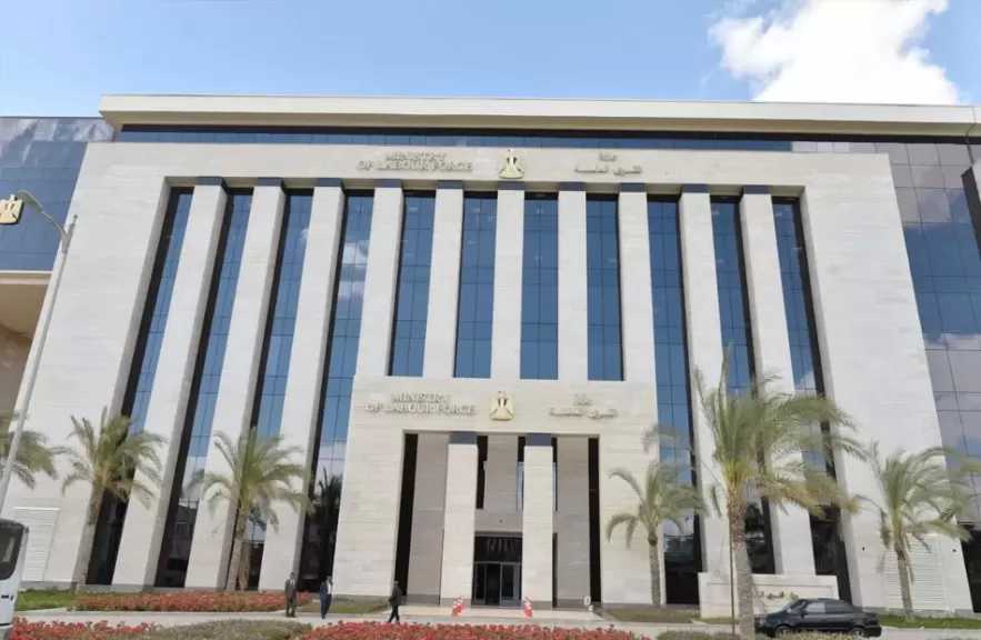 وزارة العمل تكثف حملات التفتيش على المنشآت بجميع المحافظات لمتابعة قانون العمل الجديد