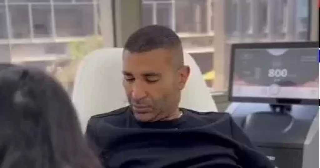 أحمد سعد: الأطباء أوصوا ببقائي 5 أيام في المستشفى.. أنا دكتور نفسي وسأخرج خلال يومين
