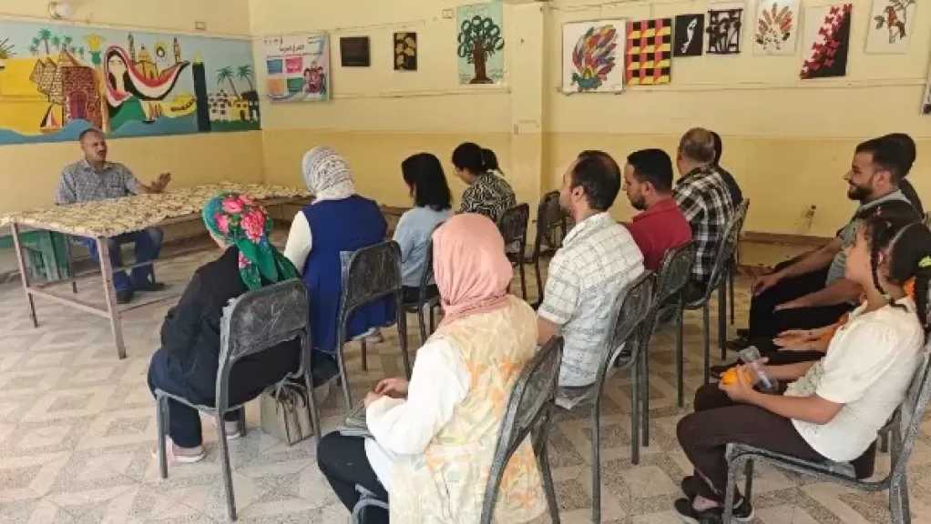 محافظ أسيوط: تكثيف برامج التوعية بالقوانين الجديدة لضمان حقوق العمال ودعم بيئة عمل آمنة