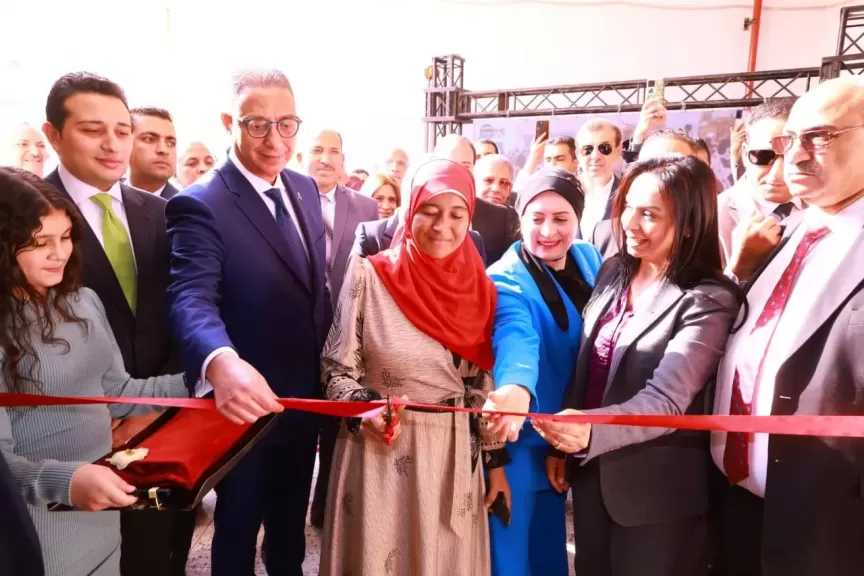 وزيرة التضامن ومحافظ الفيوم يتابعان المشروعات الإنتاجية لمصنع الغزل والنسيج بقرية العزب