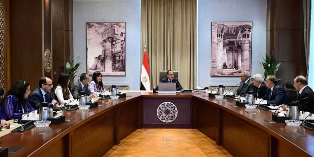 رئيس الوزراء يلتقي أعضاء اللجنة الاستشارية للشئون السياسية