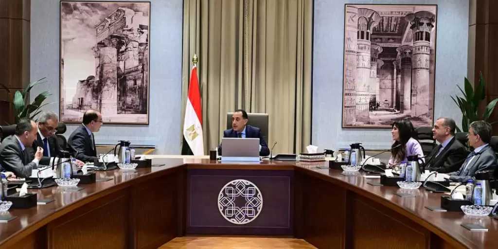 رئيس الوزراء يتابع مع وزير المالية عددا من ملفات عمل الوزارة