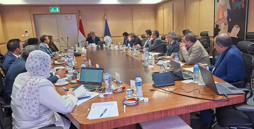 وزير السياحة والآثار يترأس الاجتماع الأول للجنة المختصة بوضع خطة تحديث المخازن الأثرية ومتطلباتها على مستوى الجمهورية