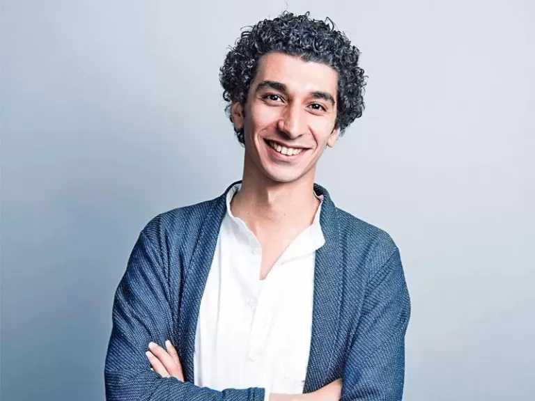 كريم الشناوي: محظوظ بجدي ووالدي… وقيم تربّينا عليها ما زالت تعيش فين