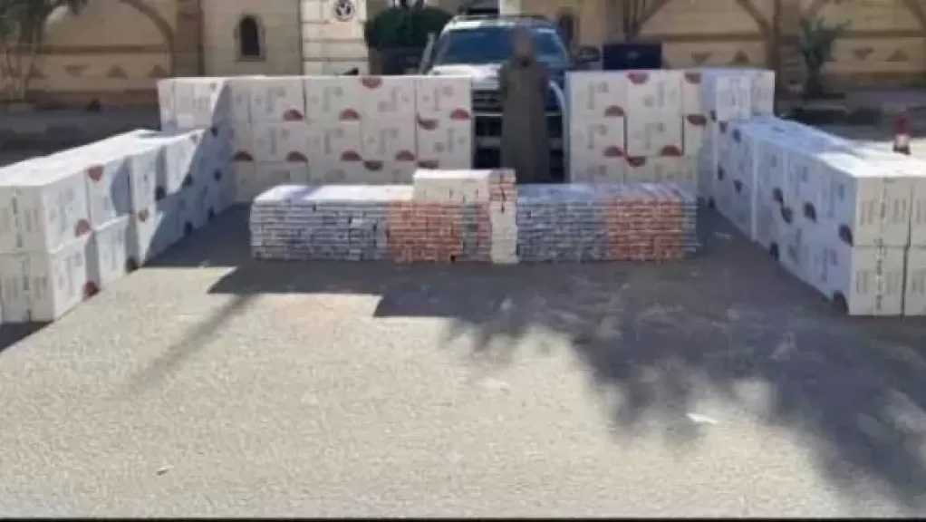 ضبط شخص بحوزته 87 ألف عيوة سجائر مجهولة المصدر في مطروح