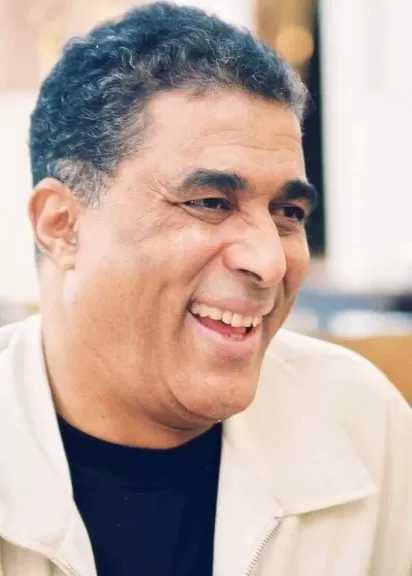 في ذكرى ميلاد أحمد زكي.. مسيرة فنية استثنائية و60 فيلماً لا تُنسى