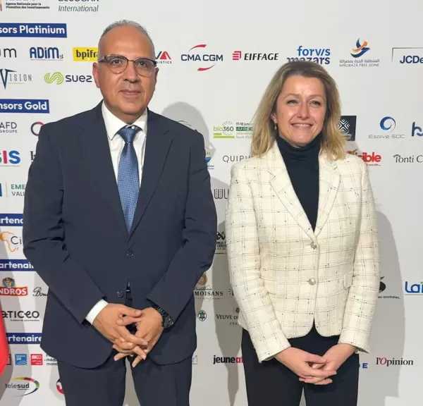 وزير الري يلتقي السفيرة المكلفة بالبيئة بالحكومة الفرنسية على هامش مؤتمر ”طموح أفريقيا” بباريس
