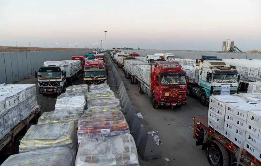 قافلة «زاد العزة» الـ76 تدخل إلى الفلسطينيين في قطاع غزة