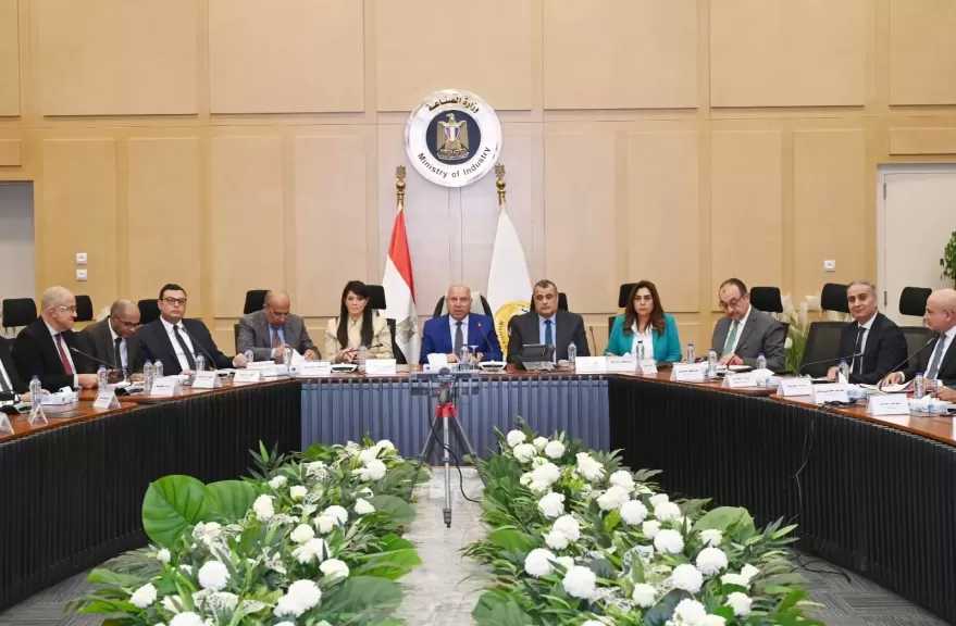 وزير الصناعة والنقل يترأس الاجتماع الرابع والثلاثين للمجموعة الوزارية للتنمية الصناعية (تفاصيل)