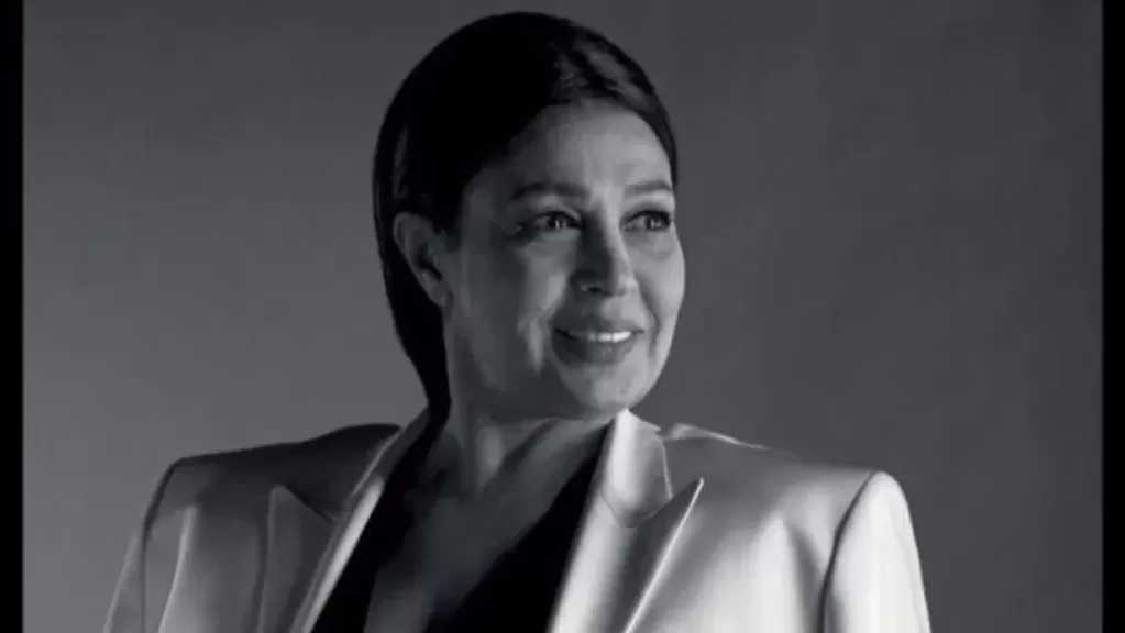 فيفي عبدة تطلب الدعاء لتامر حسني