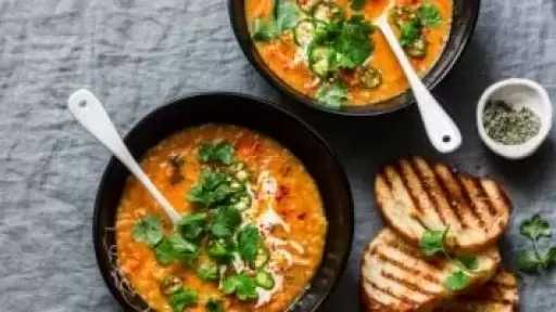 أطباق شتوية سهلة التحضير تساعد على الشبع.. سعراتها الحرارية قليلة