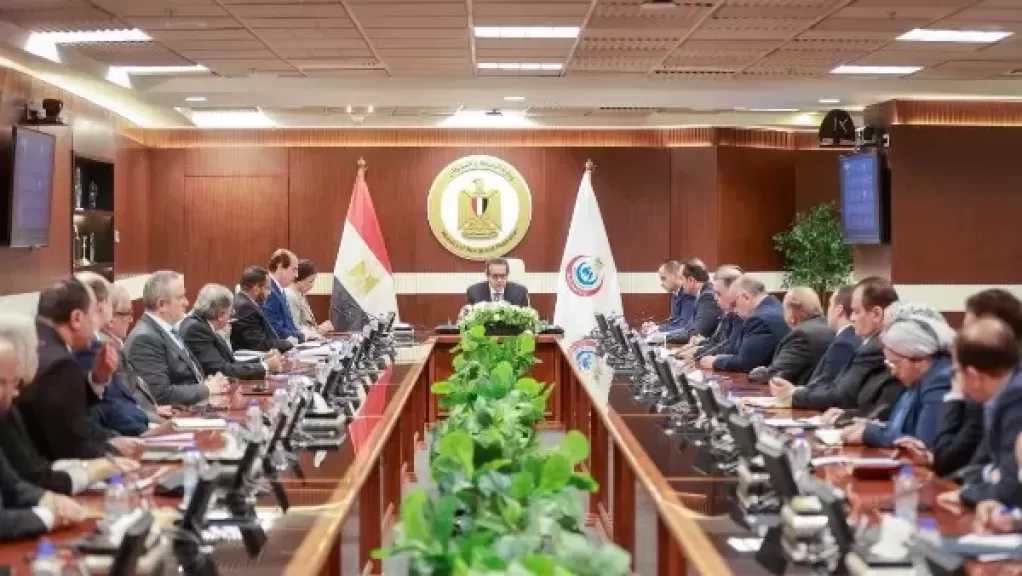 وزير الصحة يشدد على توافر الأدوية والمستلزمات الطبية خاصة الأمراض المزمنة