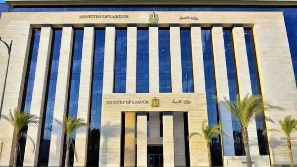 وزارة العمل تدعو المصريين في لبنان للاستفادة من مهلة تسوية أوضاع
