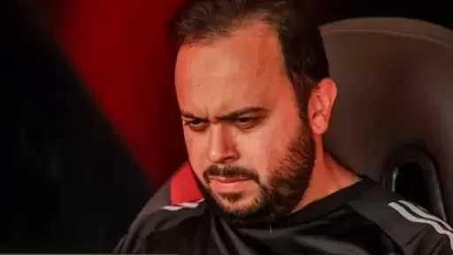 أيمن محمد يعلن مغادرته للأهلي