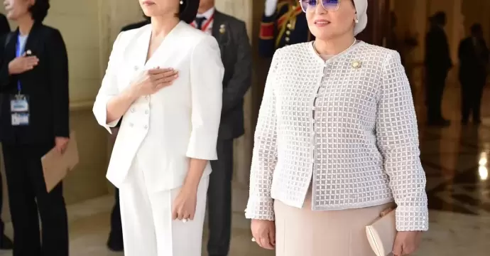 السيدة انتصار السيسي ترحب بقرينة رئيس كوريا الجنوبية خلال زيارتها لمصر