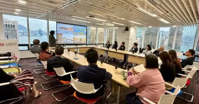 نائب وزير السياحة والآثار تناقش جذب الاستثمارات الفندقية من هونج كونج