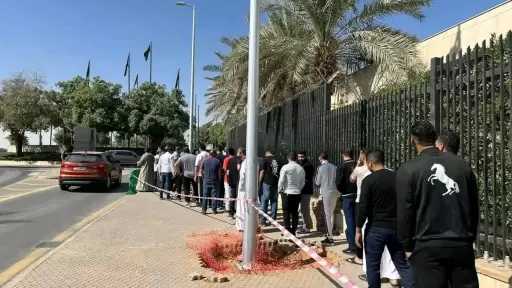 استمرار توافد الناخبين في قطر والرياض للتصويت بانتخابات النواب بالمرحلة الثانية.. صور