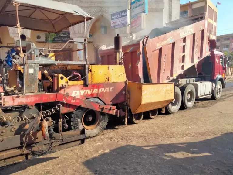 محافظ كفر الشيخ يتابع أعمال رصف وتطوير الطرق