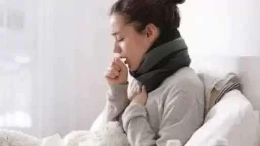 السعال أثناء النوم قد يشير إلى قصور القلب المبكر.. طبيب يحذر