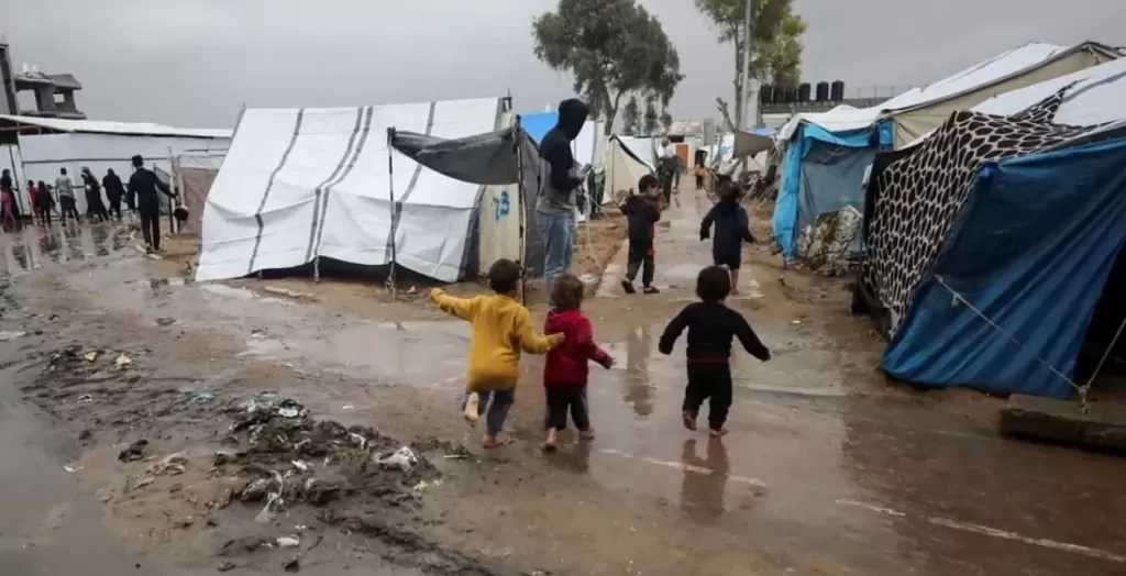 أطباء بلا حدود: مساعدات غزة غير كافية.. وشتاء قاسٍ يهدد النازحين